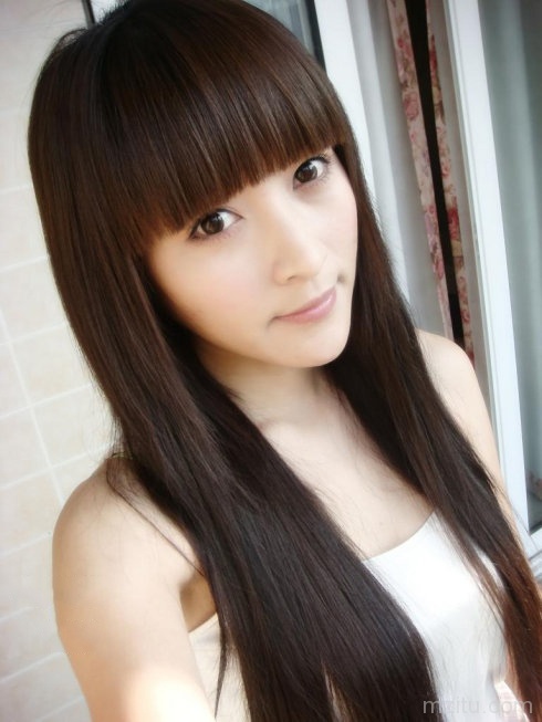 00后清纯美眉微博秀自拍