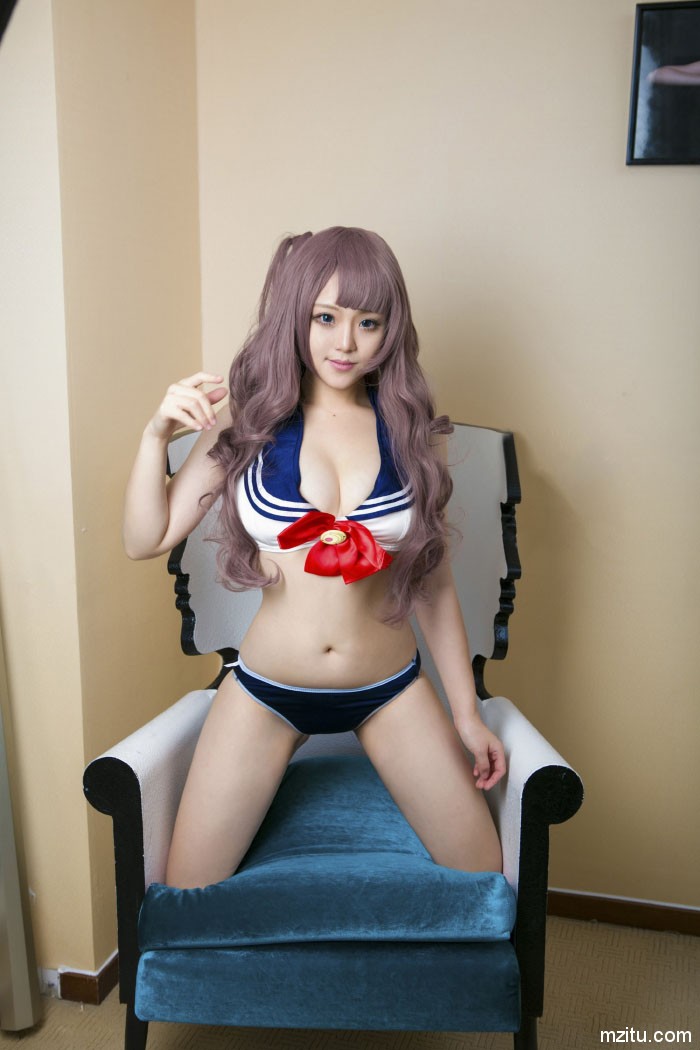 大饱眼福! 电眼美少女许文婷上演日系制服诱惑