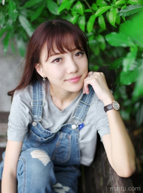 秒杀宅男 清纯网络美女生活照