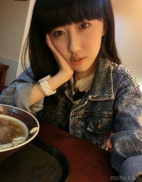 秒杀宅男 清纯网络美女生活照