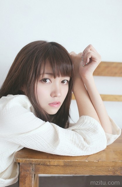 秒杀宅男 清纯网络美女生活照