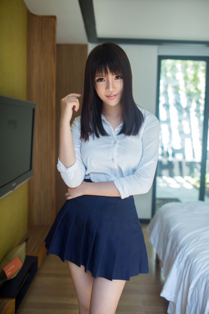 推女郎爆乳凶妹王依萌大胆人体艺术写真