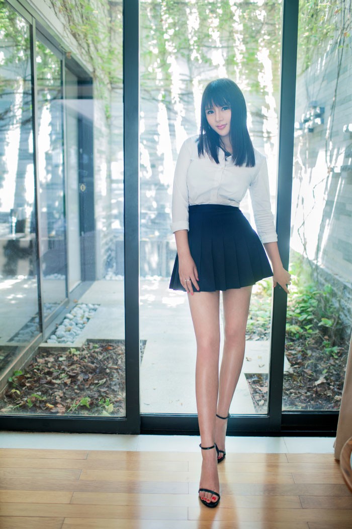 推女郎爆乳凶妹王依萌大胆人体艺术写真