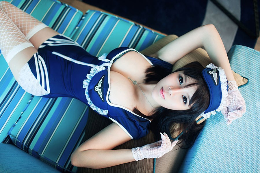 推女郎爆乳凶妹王依萌大胆人体艺术写真