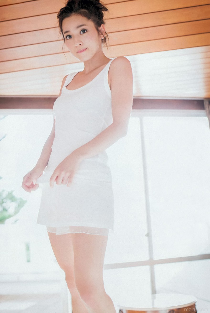 气质美女私房小露性感