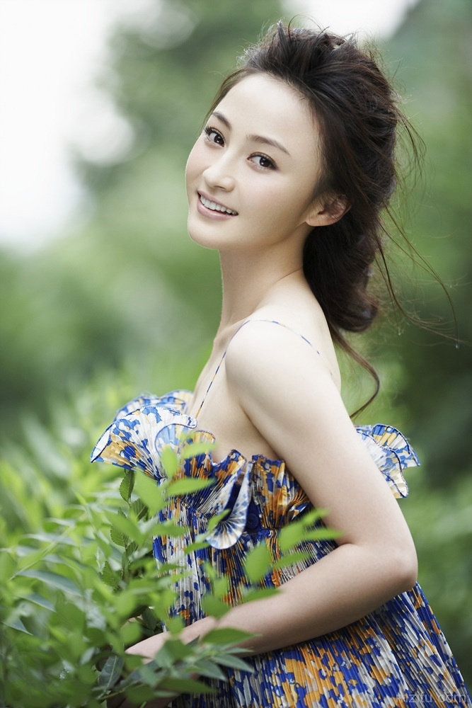 气质美女私房小露性感