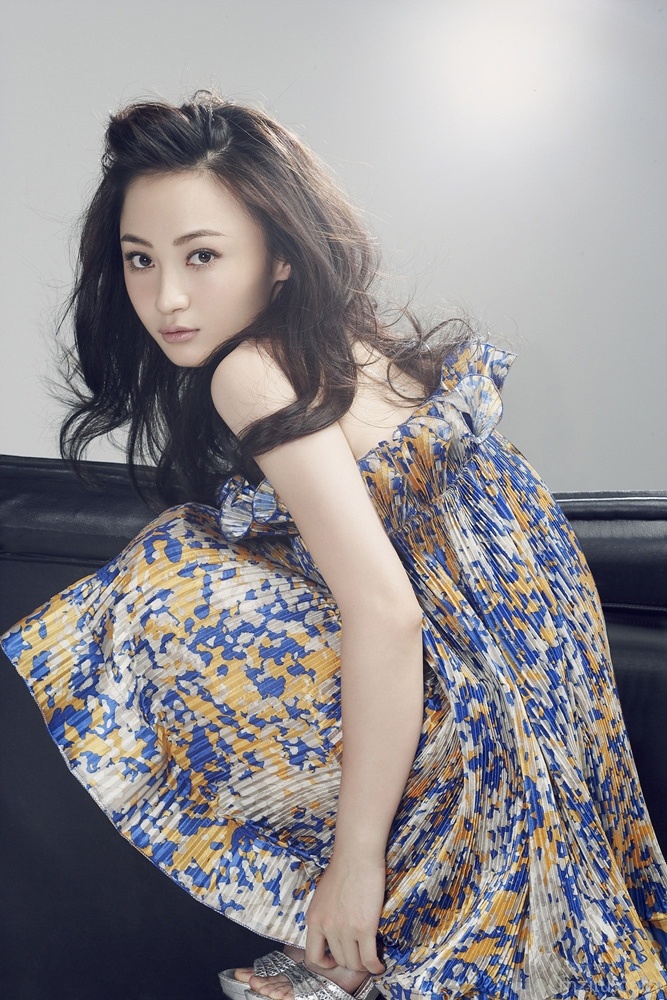 气质美女私房小露性感