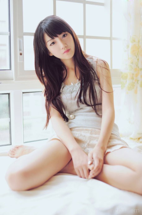 气质美女私房小露性感