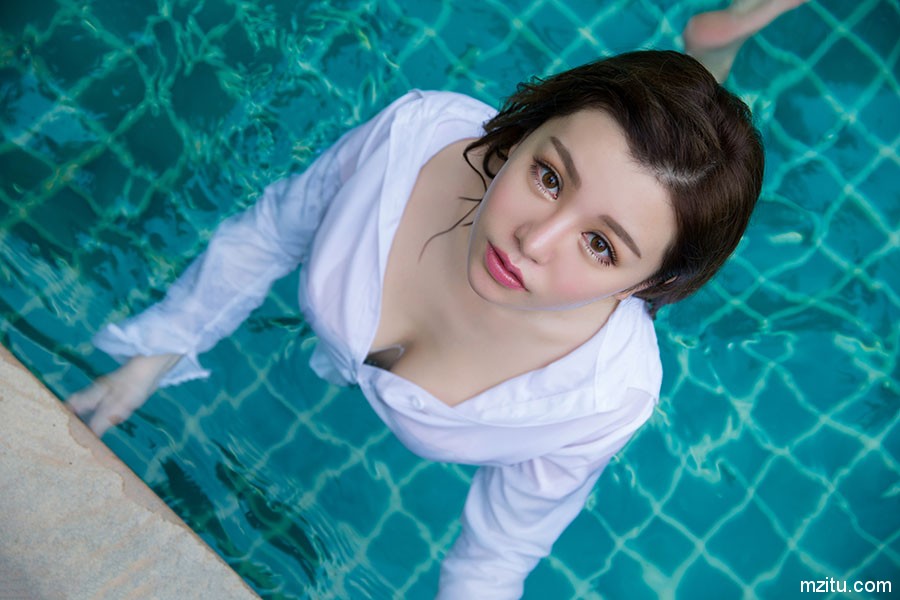 黑色蕾丝吊带袜,让人蠢蠢欲动的巨乳女神刘娅希