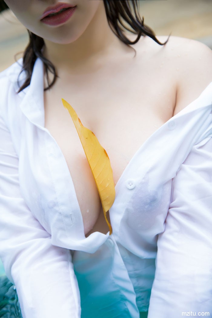 黑色蕾丝吊带袜,让人蠢蠢欲动的巨乳女神刘娅希