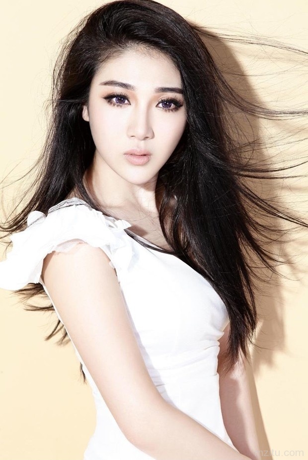 乖乖女孩的颓废风格私房写真