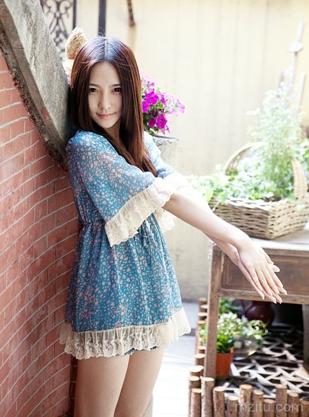 萌系清纯美女生活照