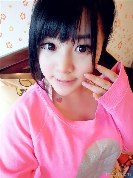 清纯又风情十足的嫩妹子