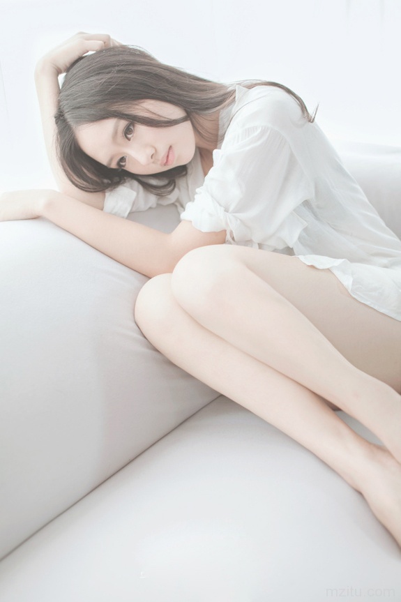 清纯又风情十足的嫩妹子