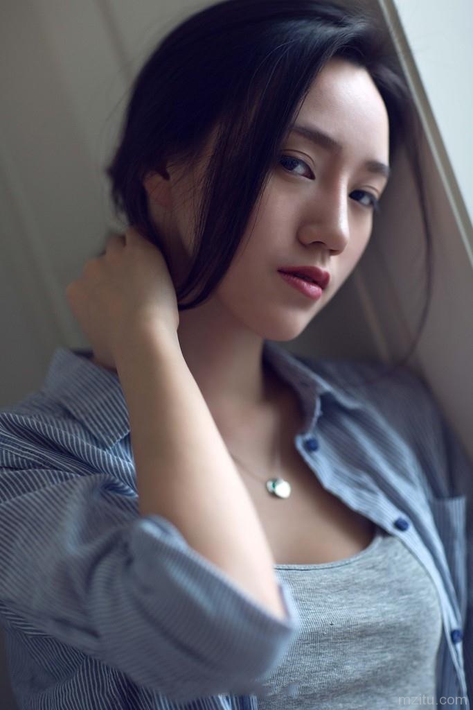 清纯又风情十足的嫩妹子