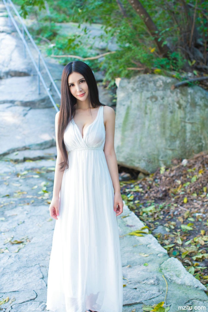 美如画中仙,媚眼勾人心魄的美女顾欣怡