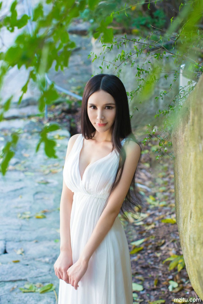 美如画中仙,媚眼勾人心魄的美女顾欣怡