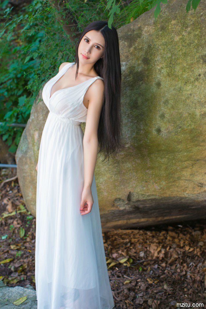 美如画中仙,媚眼勾人心魄的美女顾欣怡