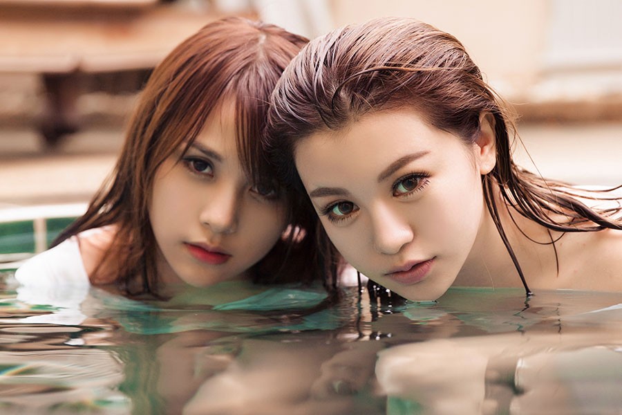 麻辣女教官VS清纯校花,由夏美酱与刘娅希倾情演绎