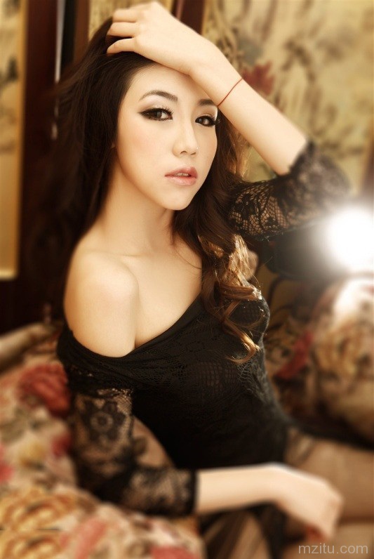 身材和脸蛋都堪称极品的性感妹子part2