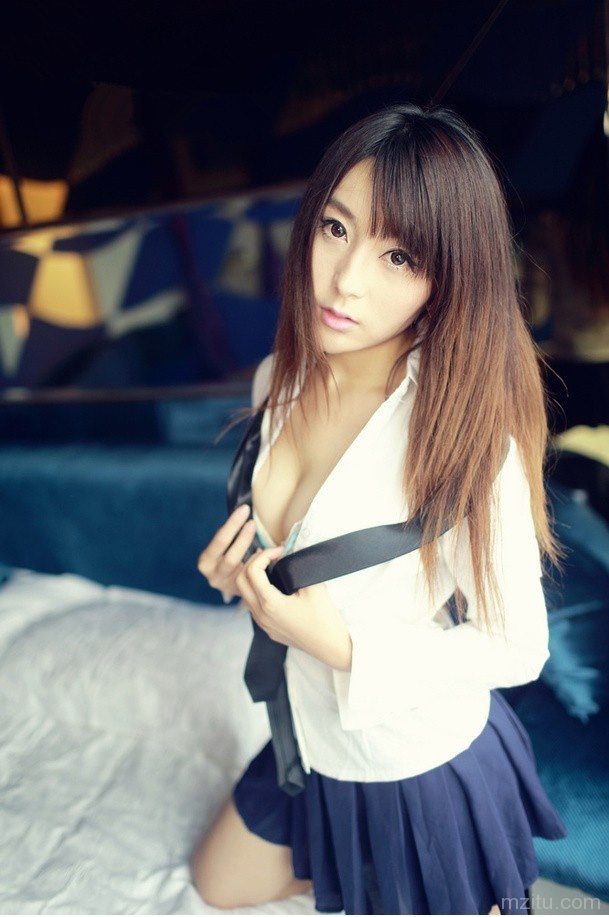 身材和脸蛋都堪称极品的性感妹子part2