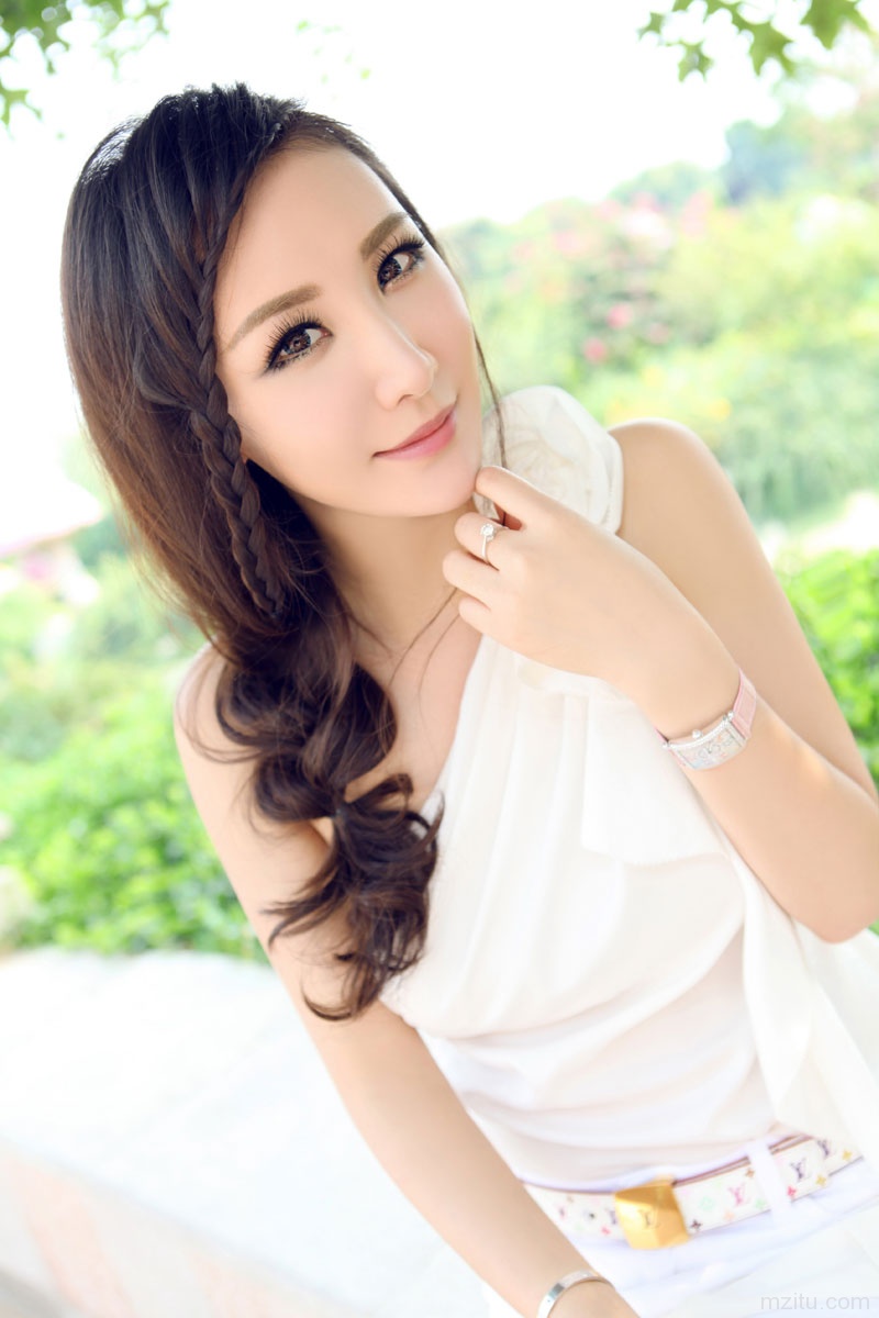 至纯的气质妹子 让人怦然心动