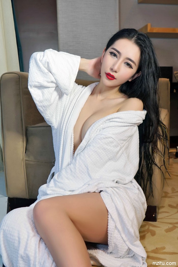 性感御姐傅诗瑶siri浴缸赤裸湿身撩人