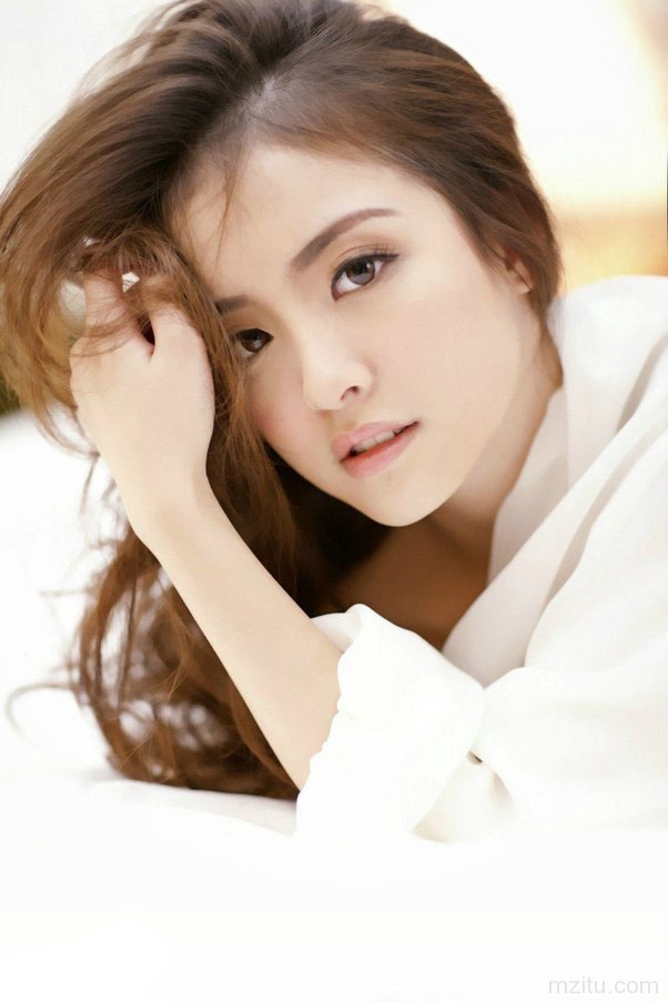 至纯的气质妹子 让人怦然心动