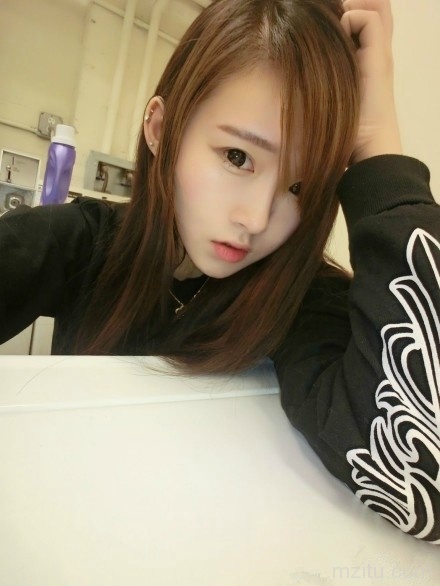 气质妹子的纯情小性感