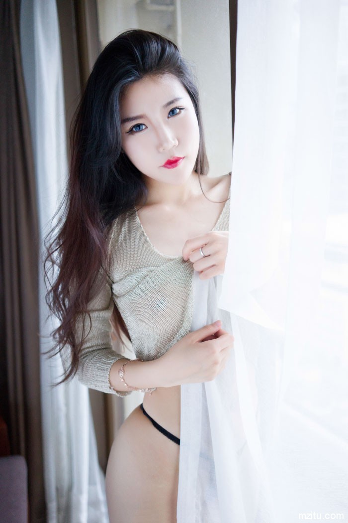 勾人心魄的冷艳美女Nicole妮可黑色内衣秀