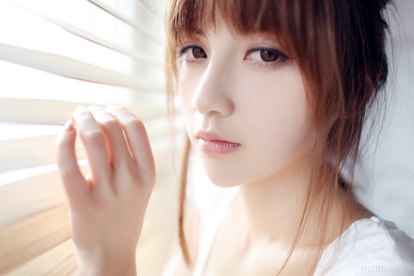 质感和性感都有的清纯妹子