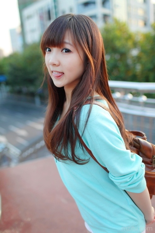 甜美妹子祝您国庆节快乐