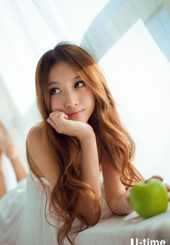 甜美妹子祝您国庆节快乐