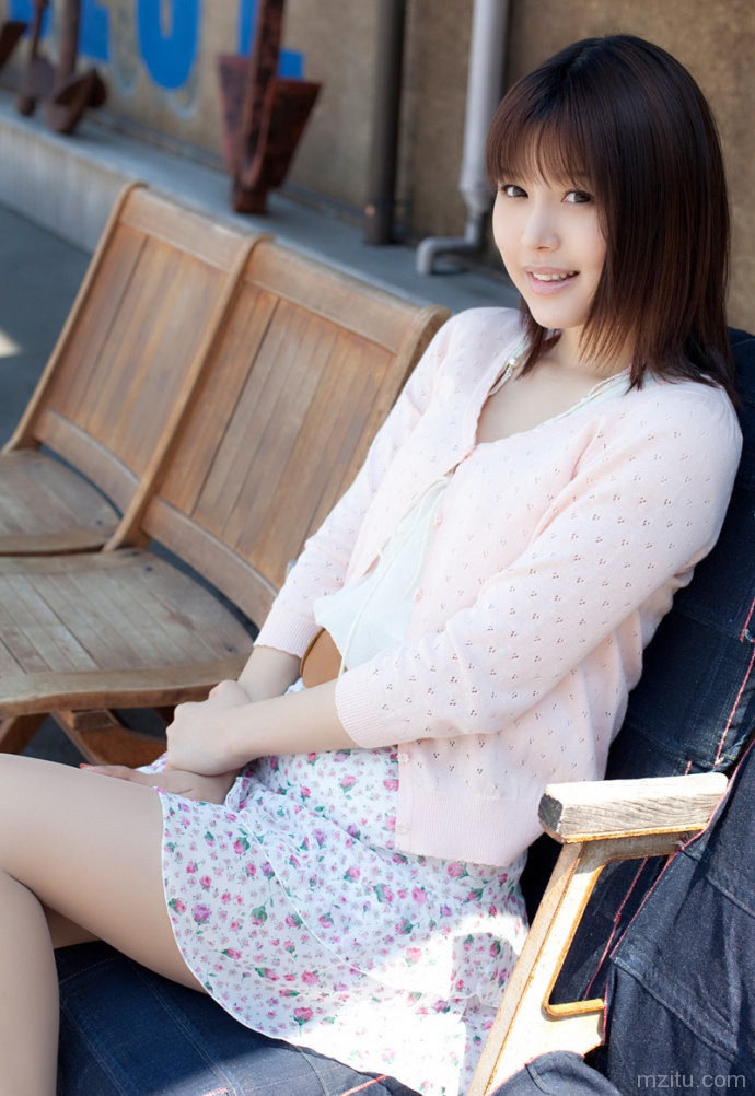 日本白嫩妹子丰滿惹人怜