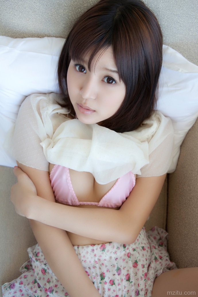 日本白嫩妹子丰滿惹人怜