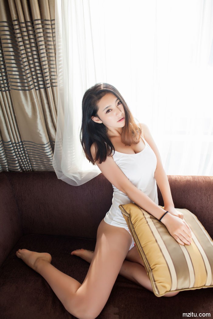 夏茉GIGI电眼勾宅男,高清性感私房床照