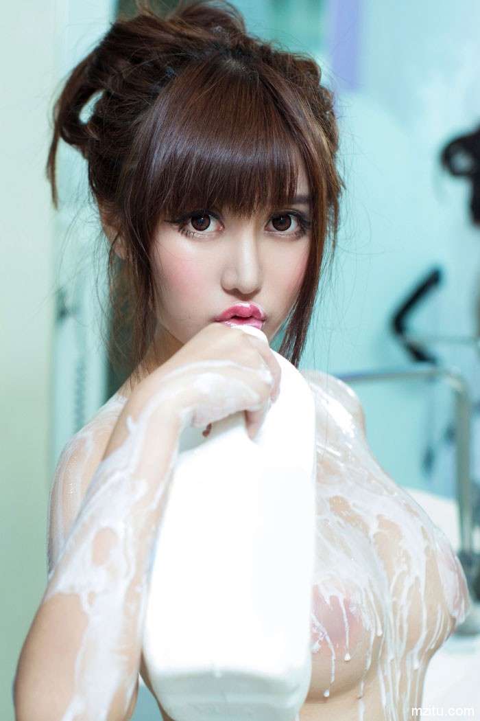 尤果女郎美熙只穿乳贴牛奶浴无限诱惑