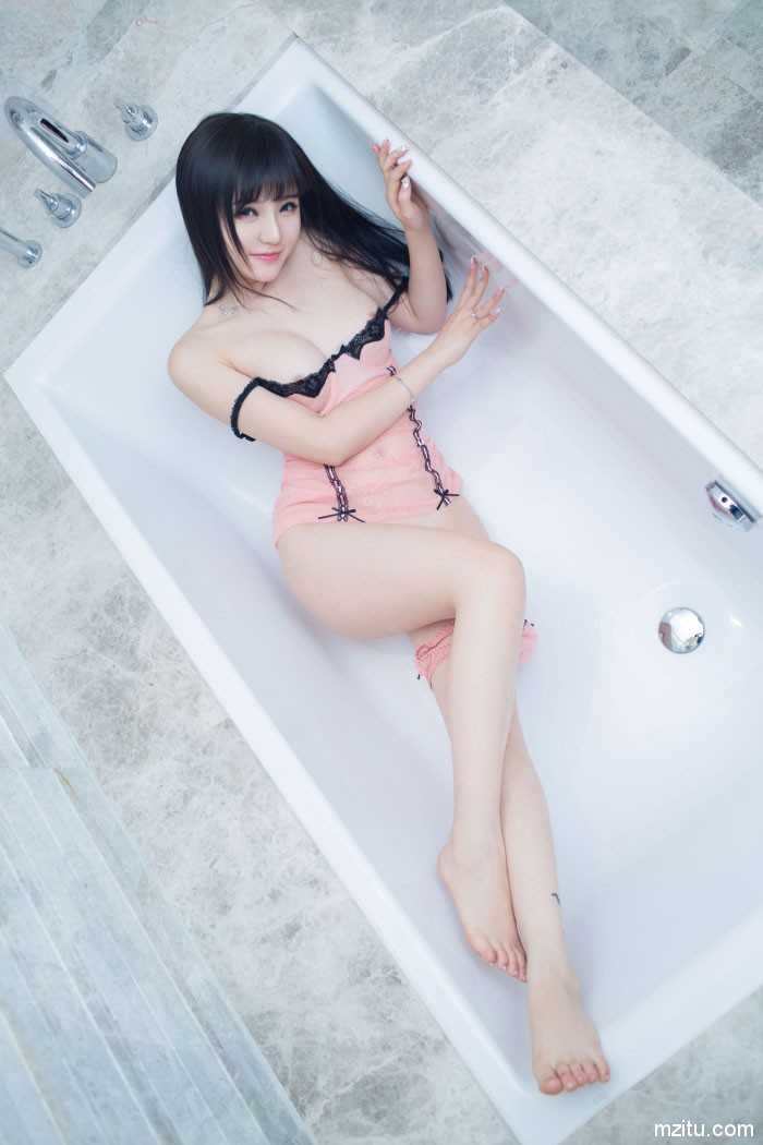 米妮大萌萌全裸入浴 自摸E奶叫人欲火焚身
