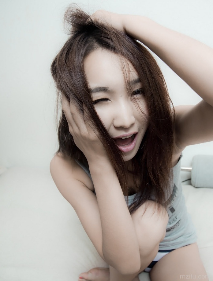 纯纯90后美女可爱自拍
