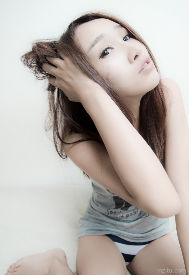 纯纯90后美女可爱自拍