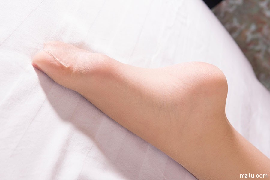 Ligui丽柜 网络丽人甜美小可 情趣睡衣丝袜美腿