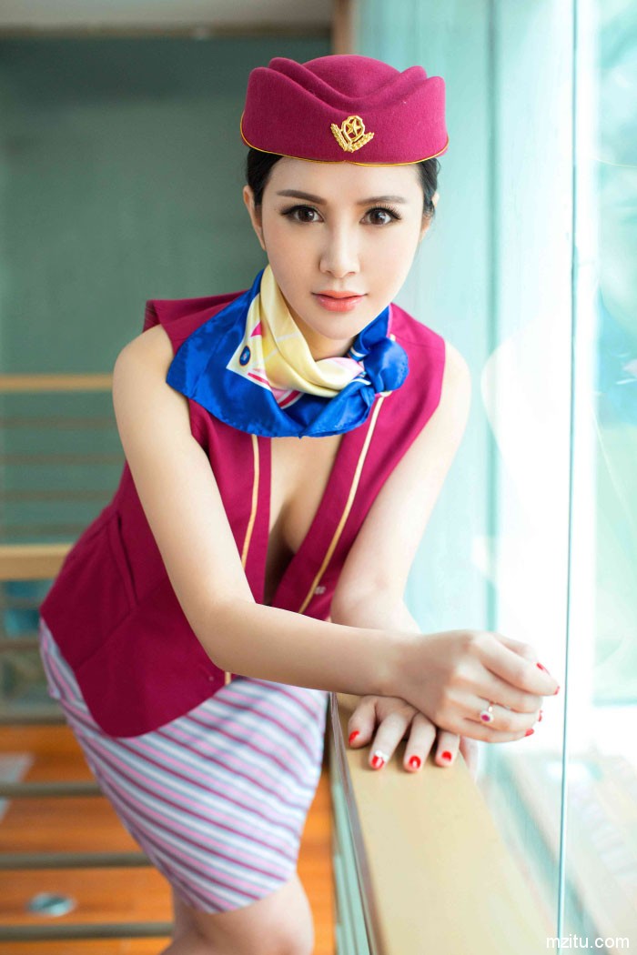 气质美女顾欣怡空姐制服诱惑,圆挺美胸很性感