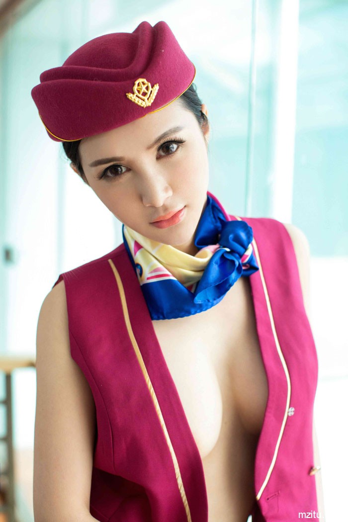 气质美女顾欣怡空姐制服诱惑,圆挺美胸很性感