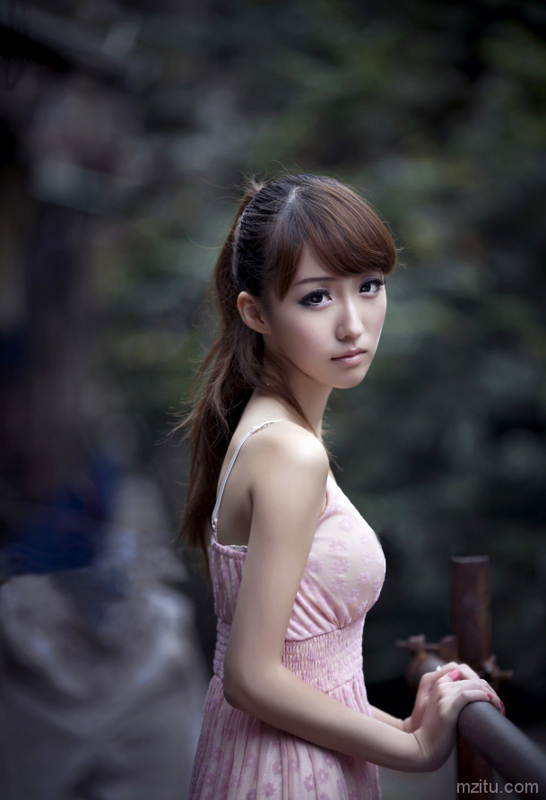柔情似水的纯情女孩-Rayshen-其实不快乐