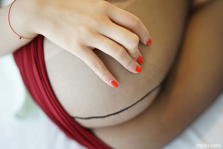 ROSI写真 黑丝白领美女巨乳撑爆衬衣