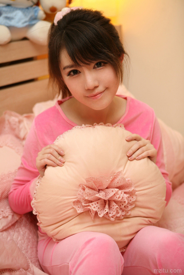 可爱美女插画师cindy蕓寧生活照