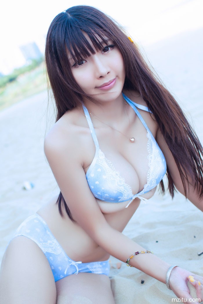 乳此大胸比基尼罩不住,爱蜜社美女晓茜sunny沙滩美图