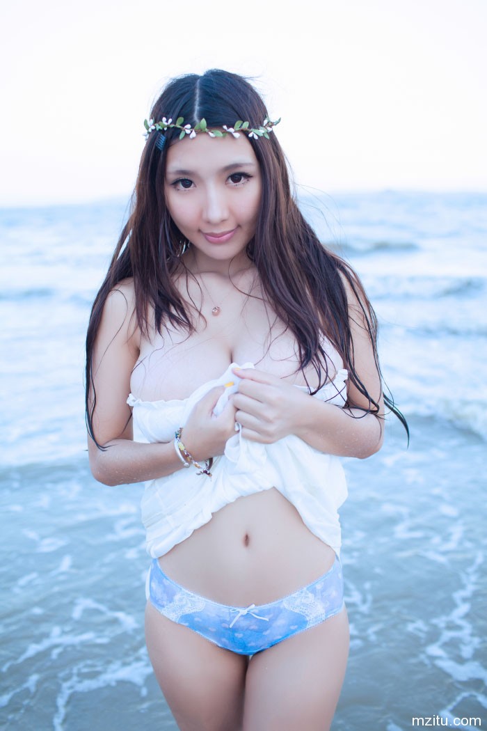 乳此大胸比基尼罩不住,爱蜜社美女晓茜sunny沙滩美图