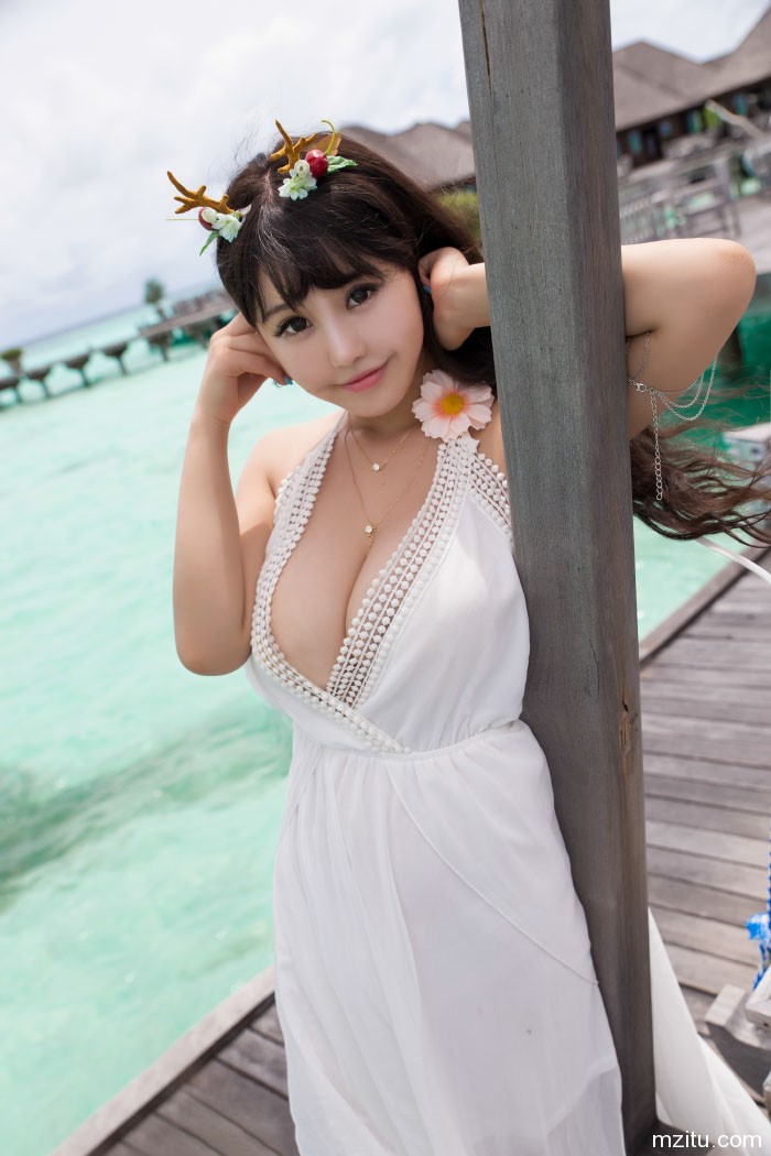 简直波涛汹涌! 绝美巨乳美女Barbie可儿海边写真
