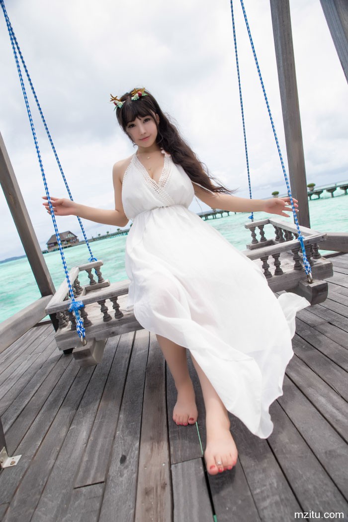 简直波涛汹涌! 绝美巨乳美女Barbie可儿海边写真